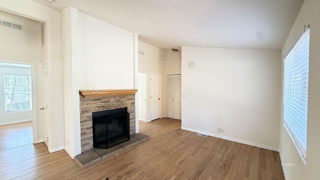 Building Photo - 25679 Alderwood St