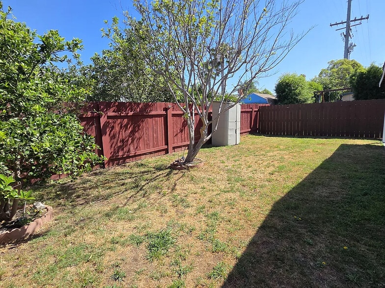 Building Photo - 4136 Fond du Lac Ave