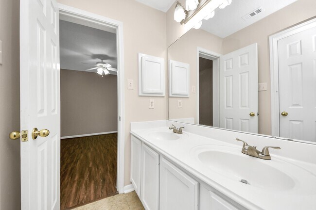 Building Photo - 4126 Midstream Dr