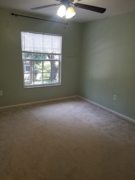 Building Photo - 6213 Dewdrop Way