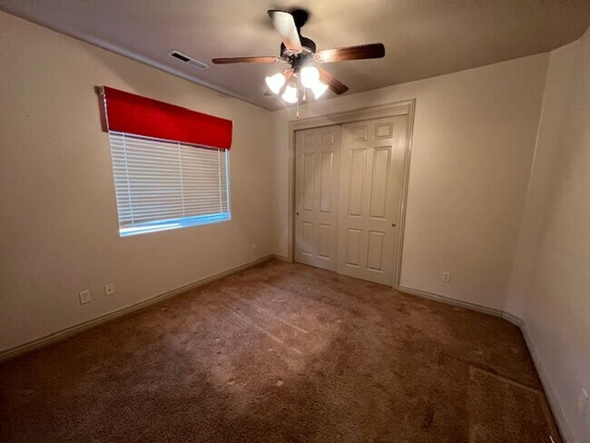 Building Photo - Primrose Pointe