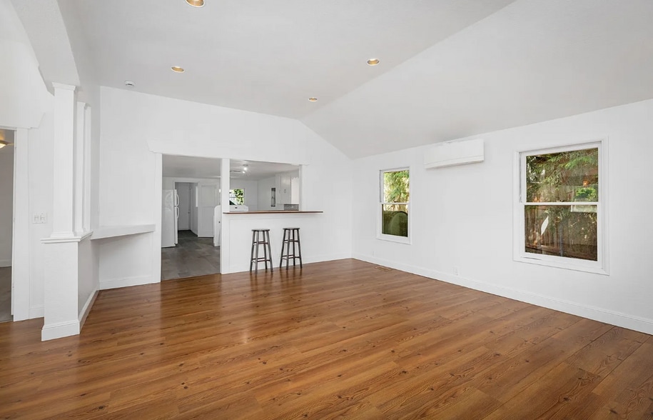 Building Photo - 10612 NW Skyline Blvd