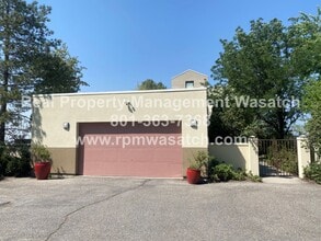Building Photo - Check out This Stunning 3 Bedroom 2.5 Bath...