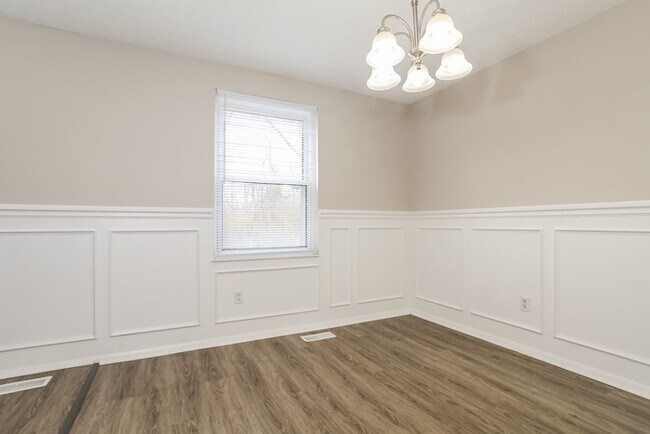 Building Photo - Beautiful Tri-Level Home!