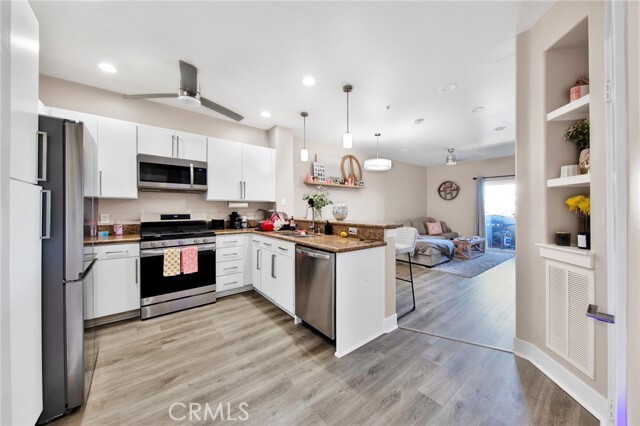 Building Photo - 24595 Town Center Dr
