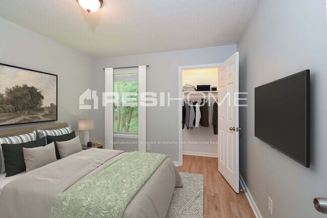 Building Photo - 982 Millwood Dr SW