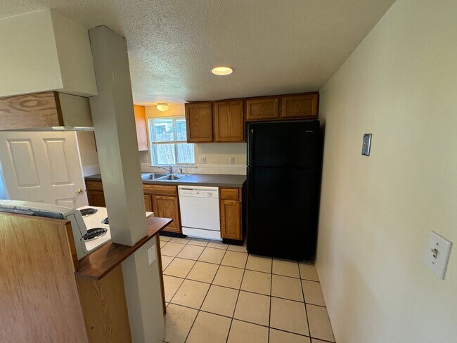 Building Photo - 1048/A/