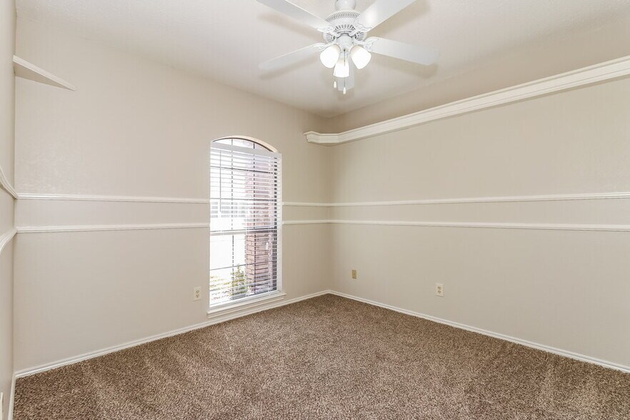 Building Photo - 819 Crystal Creek Ln