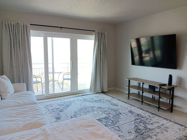 Building Photo - Stunning views, great amenities for 55+ re...