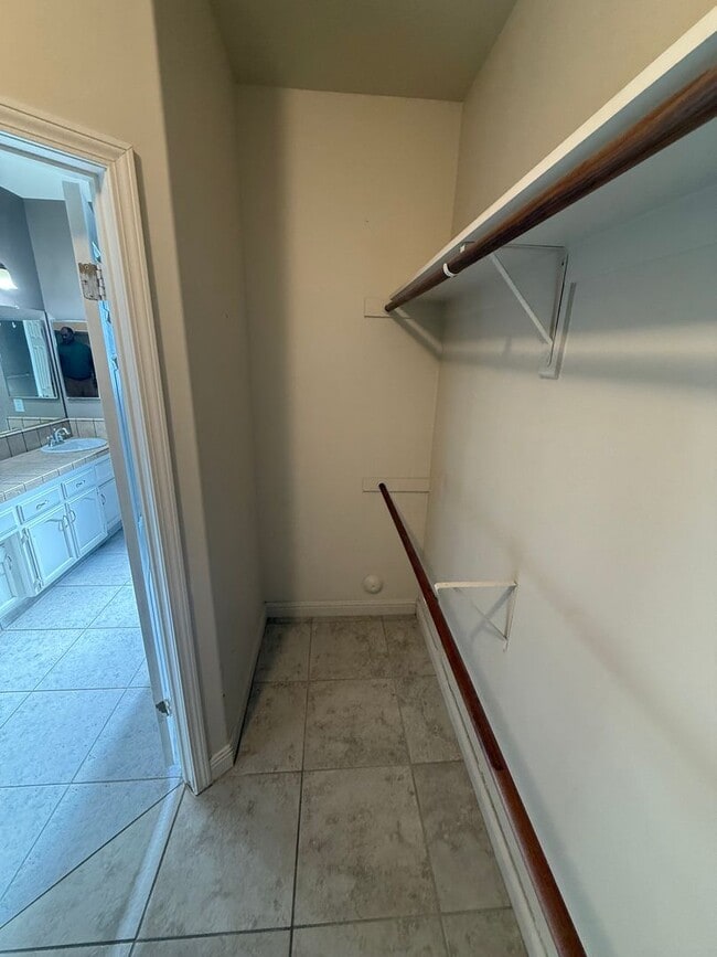 Building Photo - Elegant 3-Bedroom Home in Seven Oaks