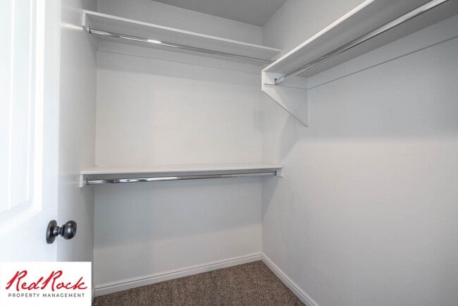 Building Photo - Pet Friendly! Spacious 4 Bedroom Townhome!