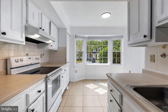 Building Photo - 4825 Nash Dr