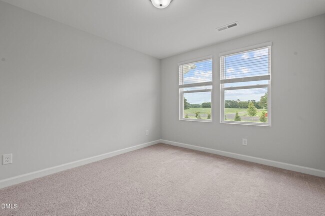 Building Photo - 45 Village Edge Dr