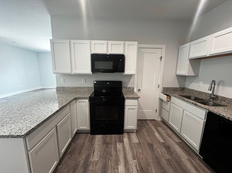 Building Photo - 5448 N Colburn Ct