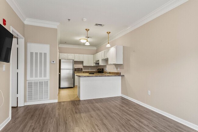 Building Photo - Capstone Quarters 1 Bed 1 Bath Condo! Available Fall 2026!