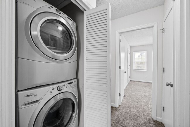 Building Photo - 105 Greenland Ct