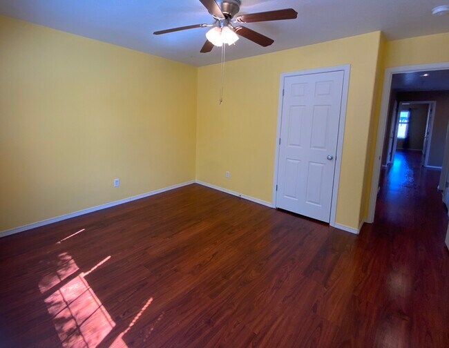 Building Photo - Gorgeous 3 Bedroom Arbor Rose Home!