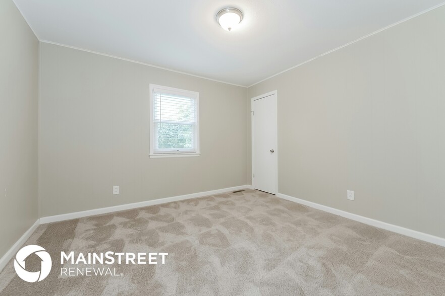 Building Photo - 1103 Skyline Dr