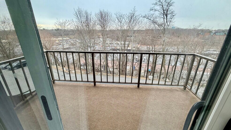 Building Photo - 1004 Paradise Rd