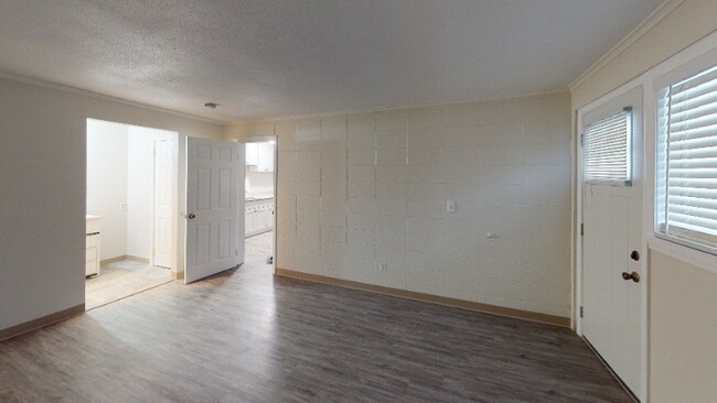 Building Photo - 2034 Riverdale St