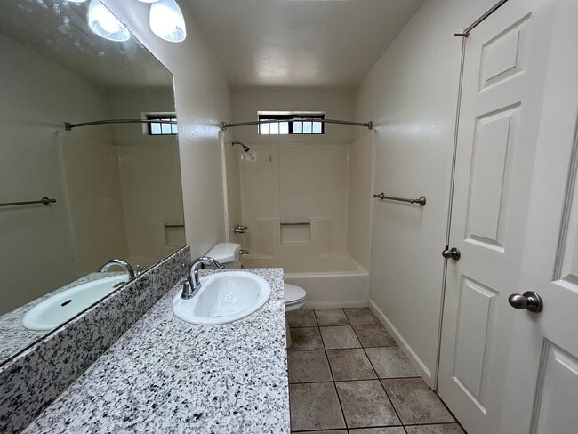 Building Photo - RENNOVATED 4 BED HOME