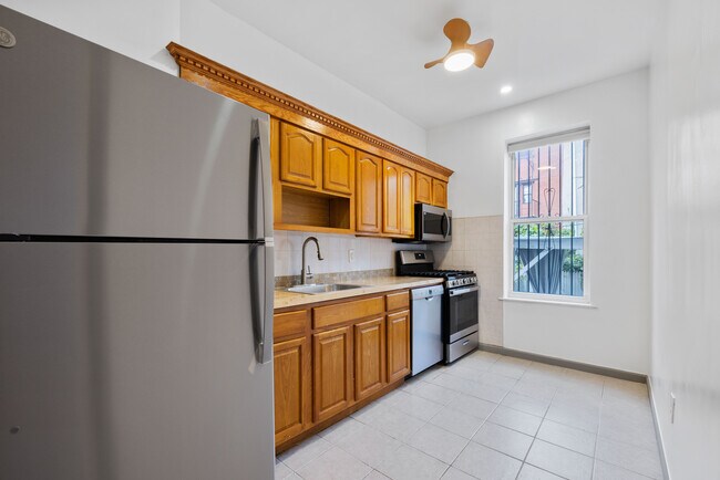 Building Photo - 14 Oakland Pl