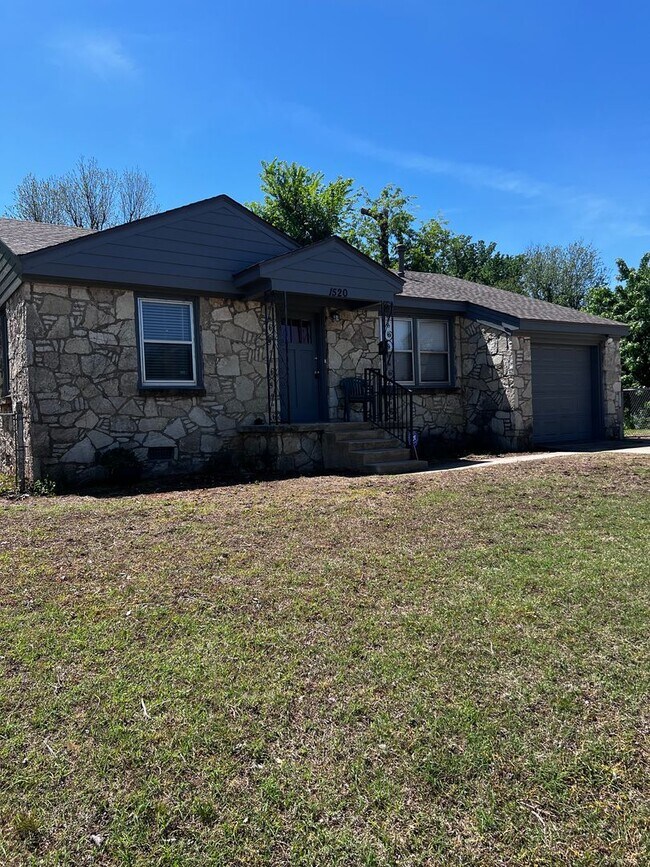 Building Photo - Remodeled 3 Bed 2 bath