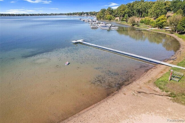 Building Photo - 4171 Mapleleaf Rd