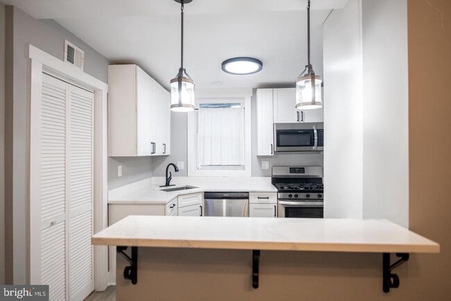 Building Photo - 138 Dale St