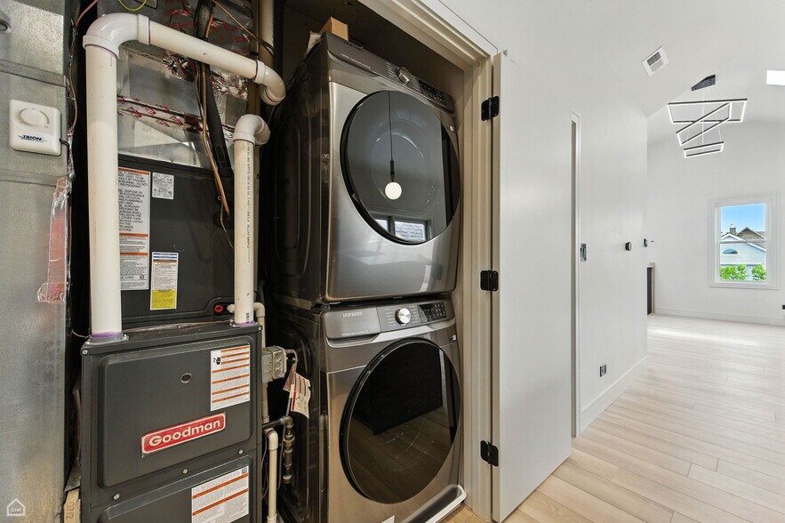 Building Photo - 1238 N Cleaver St