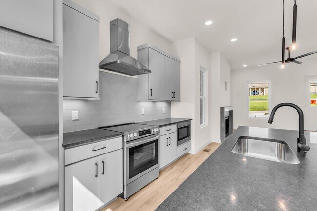 Building Photo - Amazing New Construction in North Nashville!