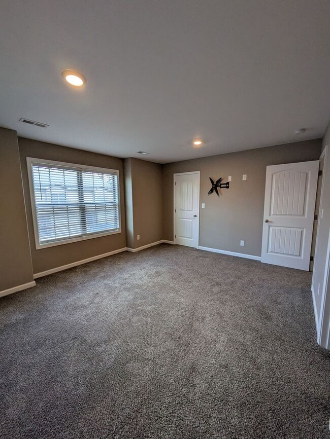 Building Photo - 2 Bedroom Condo For Rent in Sango Area!