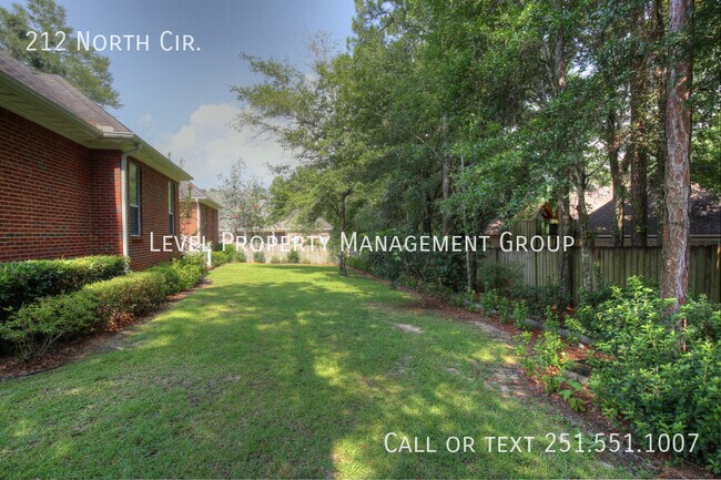 Building Photo - 212 North Cir