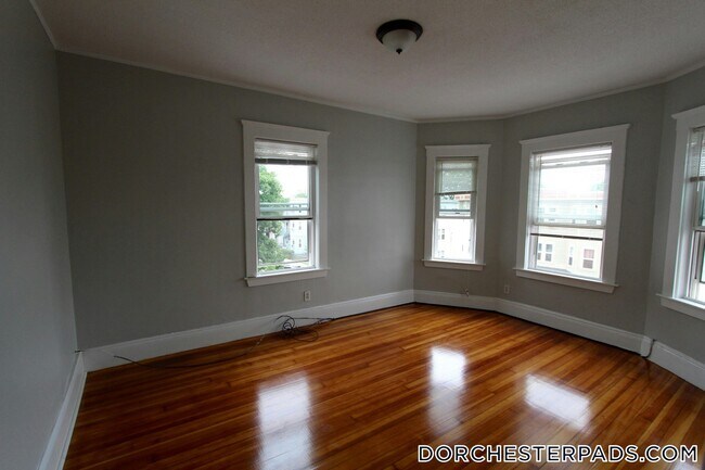 Building Photo - 137 Pleasant St