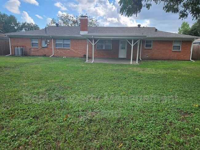 Building Photo - 7009 Corona Dr
