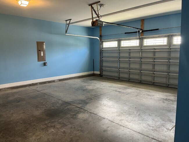 Building Photo - 834 Solomon Dr