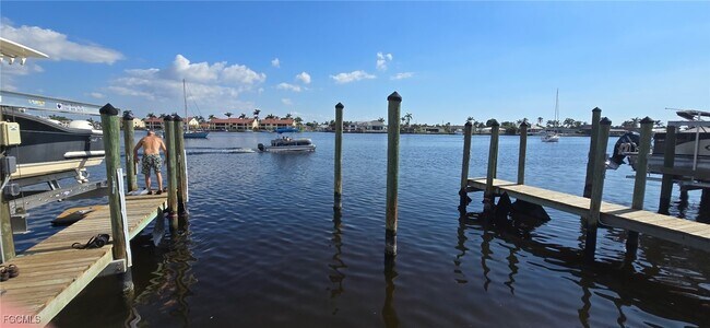 Building Photo - 434 Tudor Dr