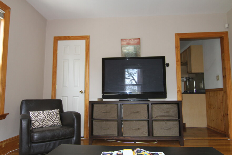 Building Photo - 139 Marcella St