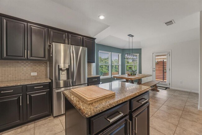 Building Photo - 5809 Scenic Lake Dr