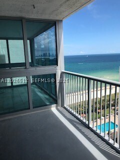 Building Photo - 2655 Collins Ave