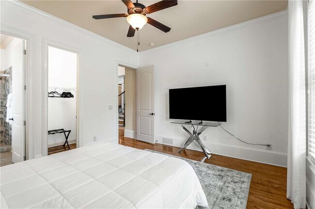 Building Photo - 6552 Long Acres Dr