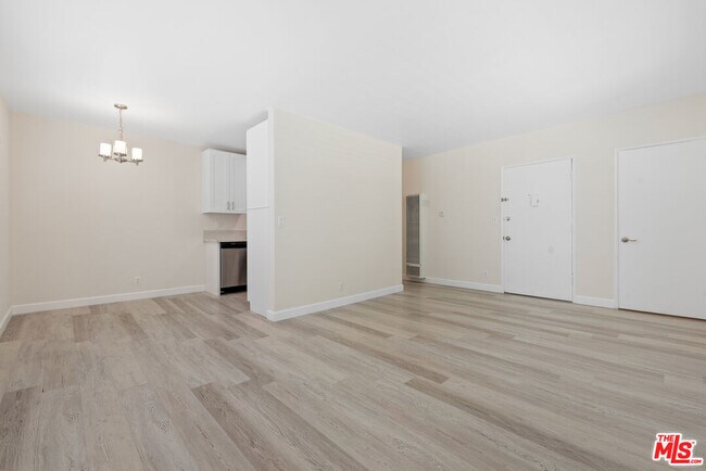 Primary Photo - 1433 Brockton Ave