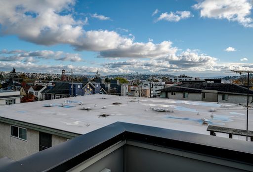 Building Photo - Stunning Modern 2 Bedroom Townhome in Ballard! AVAILABLE January 10th!