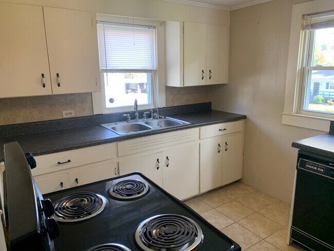 Building Photo - 2751 Lail Rd