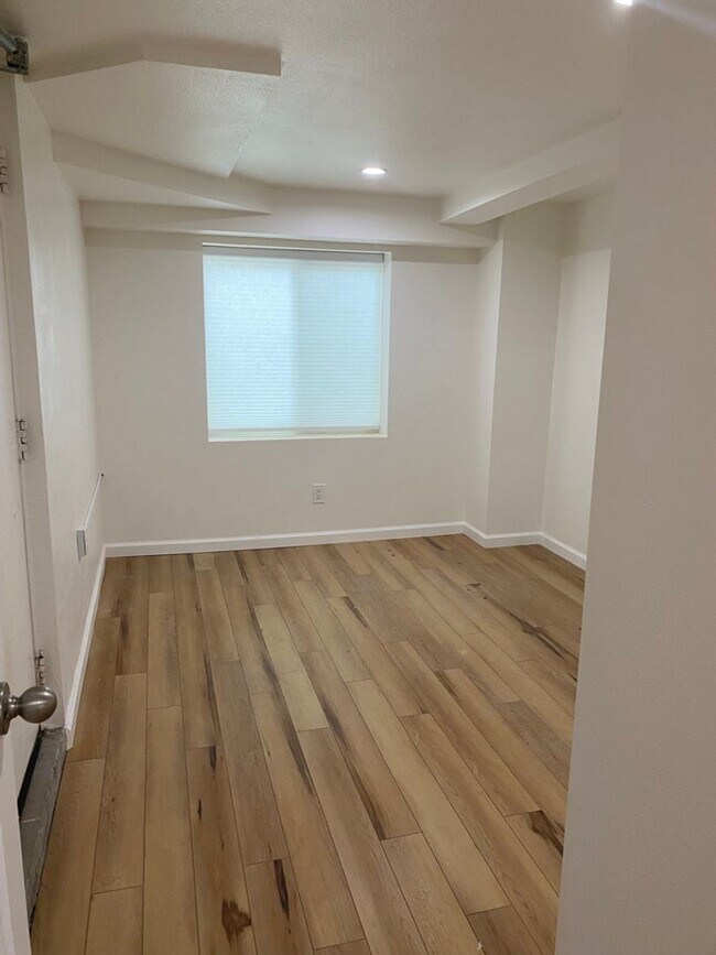 Building Photo - LIVE NEAR THE BEACH & MISSION BAY! 2BD/2BA...
