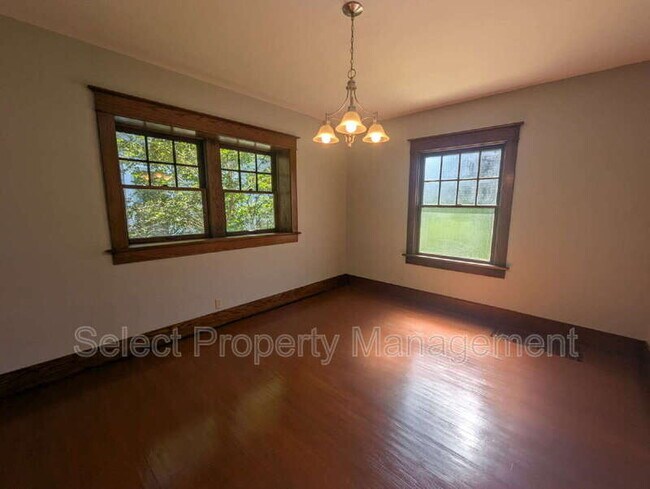 Building Photo - 2526 Hoagland Ave