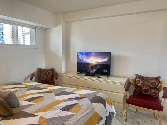 Building Photo - Work - Play - Fully Furnished 1 Bedroom wi...