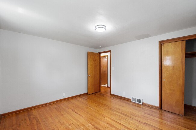 Building Photo - 1121 Church Ave
