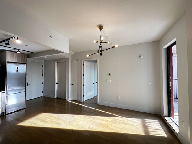 Building Photo - 885 Rogers Ave