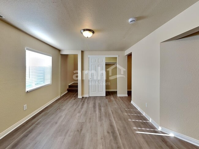 Building Photo - 5551 Geneva Way